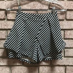 Gab 💗 Kate Black & White Skort SZ S